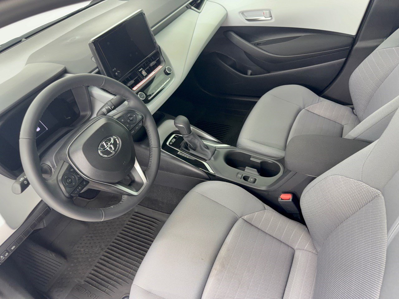 Certified 2026 Toyota Corolla SE FWD image 4