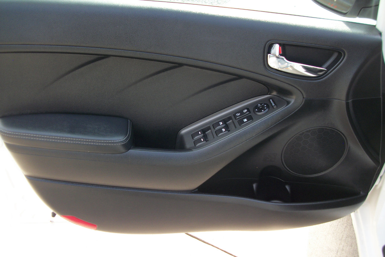 Used 2016 Kia Forte EX image 9