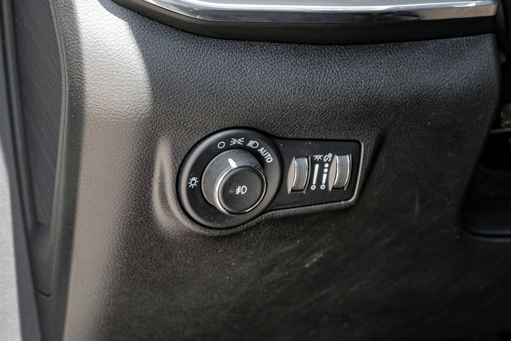 Used 2022 Jeep Compass Limited image 38