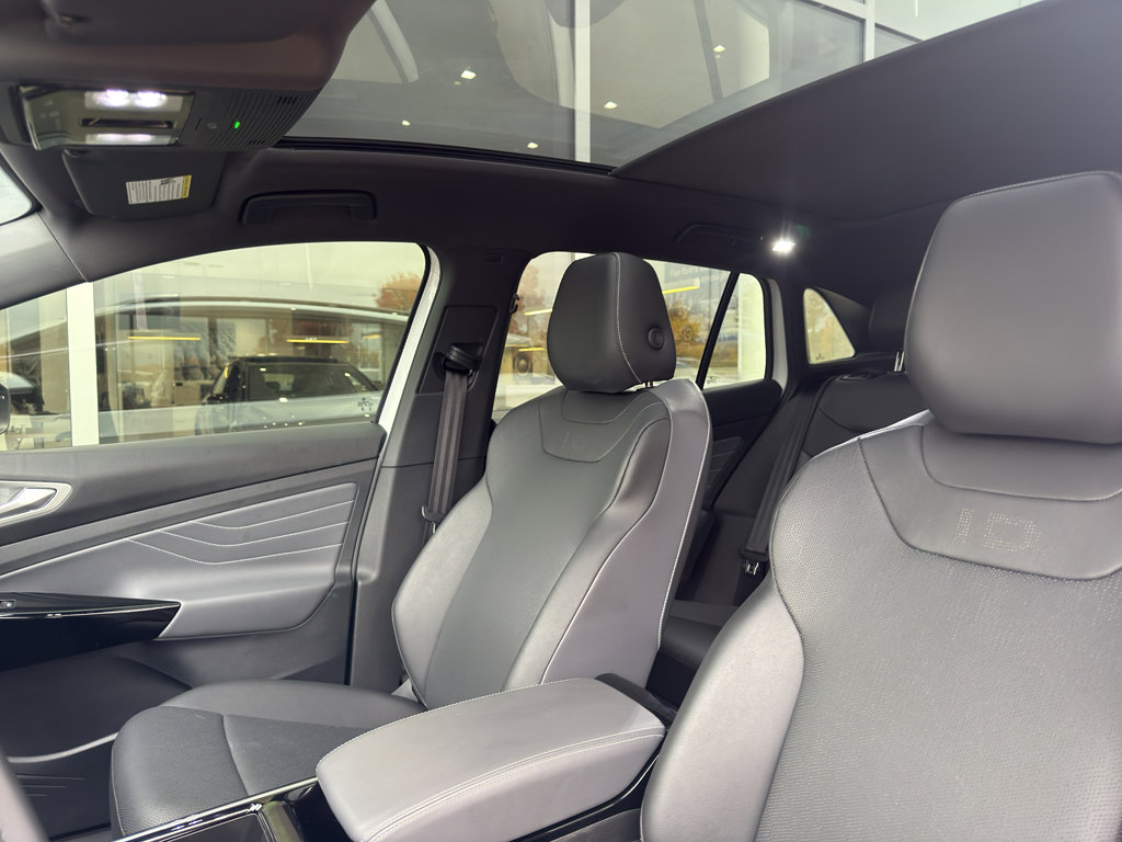 Used 2023 Volkswagen ID.4 Pro S image 8
