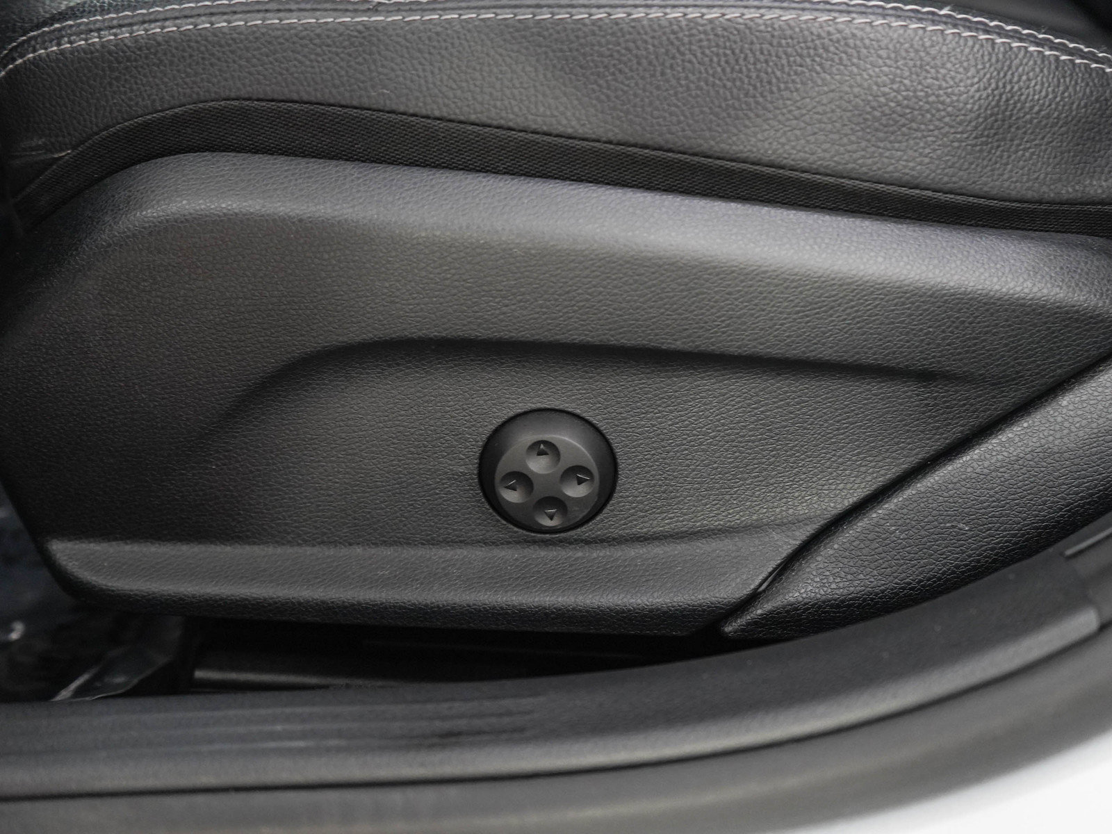 Used 2021 Mercedes-Benz C 300 4MATIC Sedan image 28
