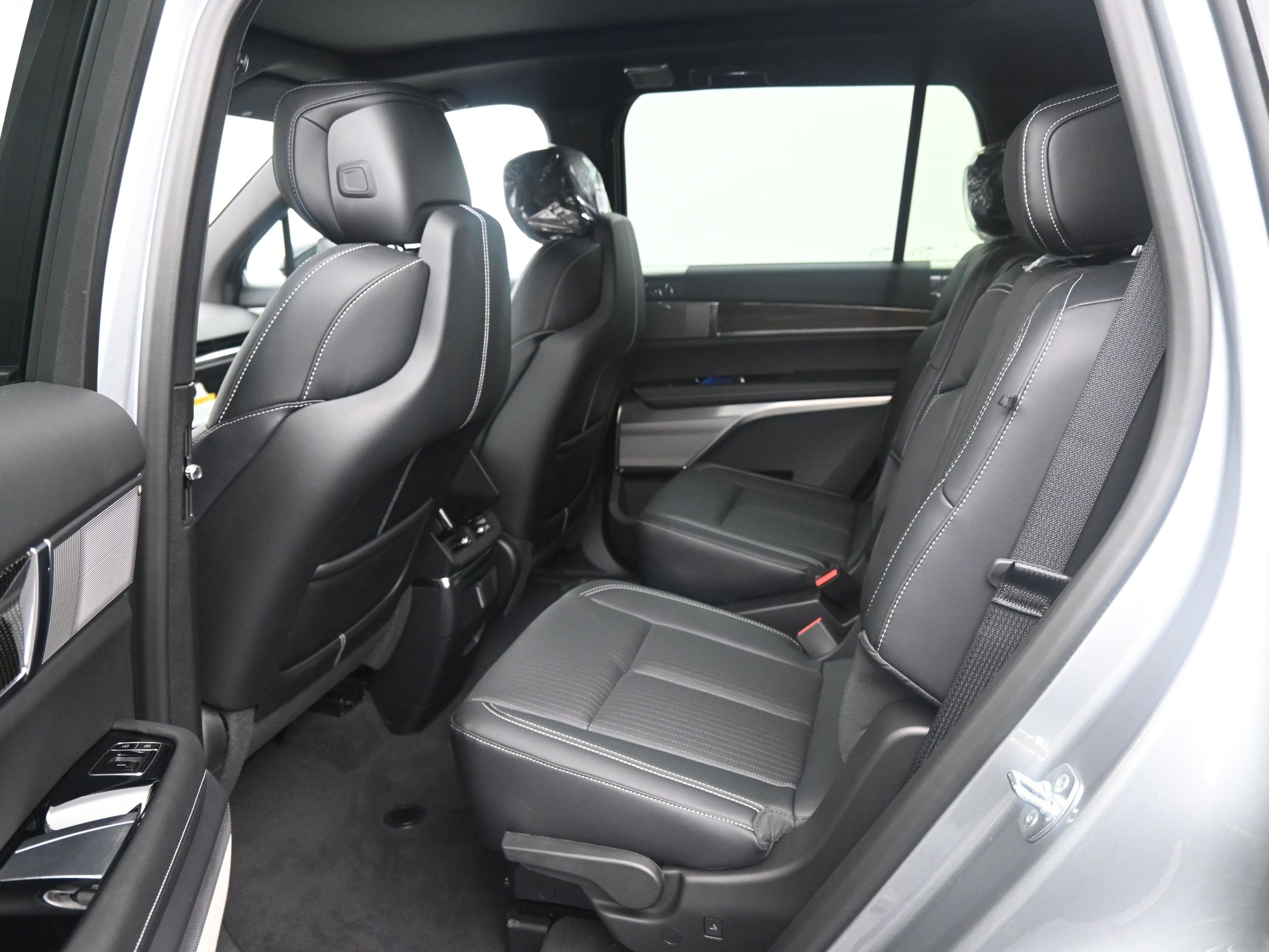 New 2026 Cadillac Vistiq Luxury w/ LPO, Floor Liner Package image 9