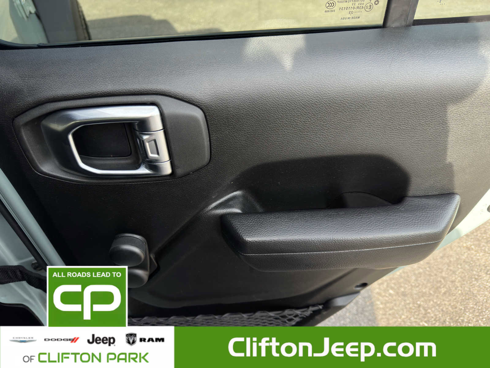 Used 2023 Jeep Wrangler Sport image 17