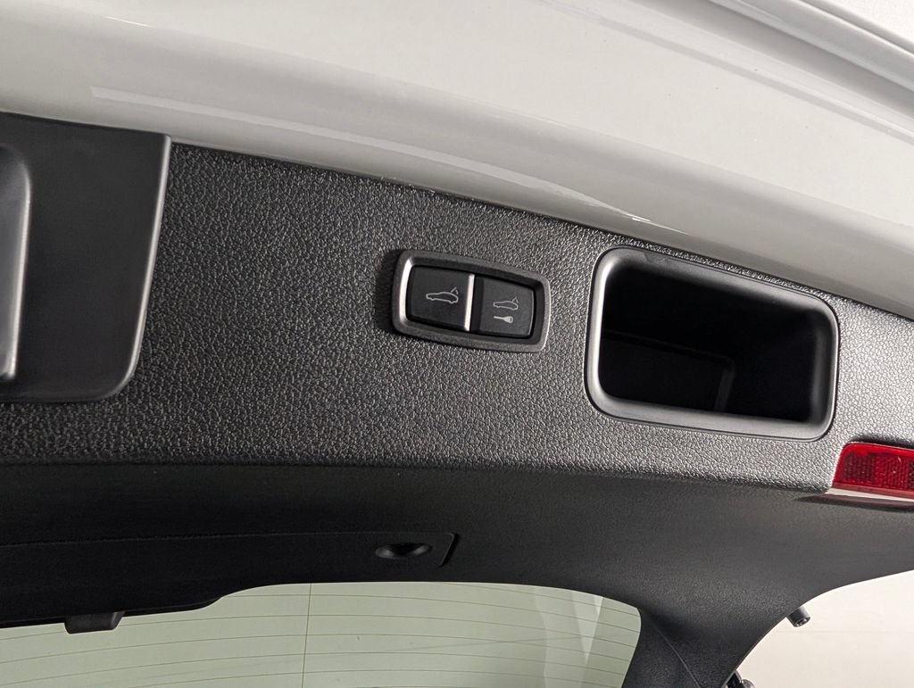 New 2026 Porsche Macan AWD/4WD image 18