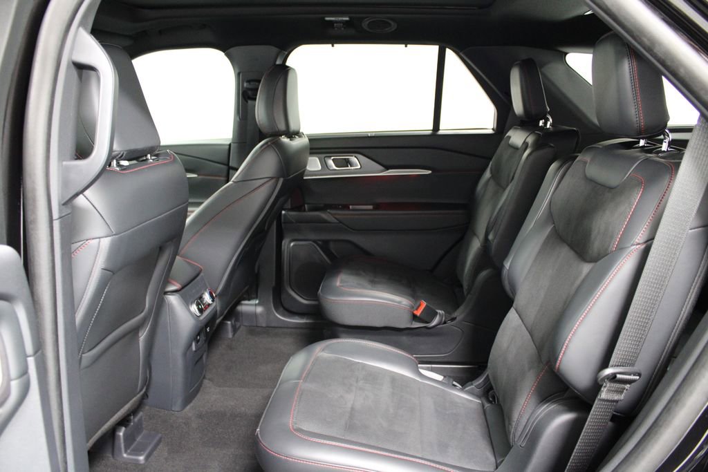 Used 2025 Ford Explorer ST image 27