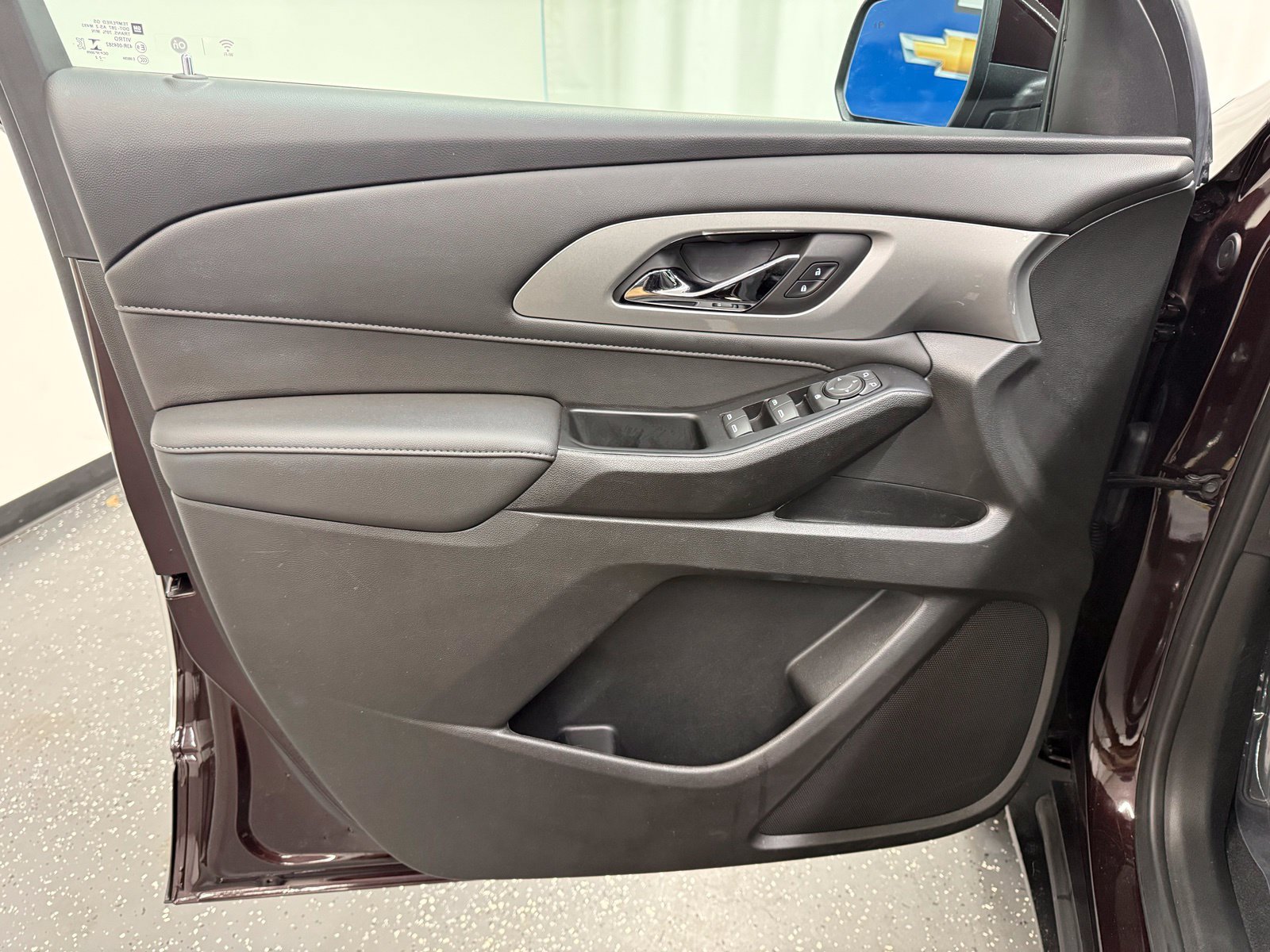 Used 2023 Chevrolet Traverse LT FWD image 9