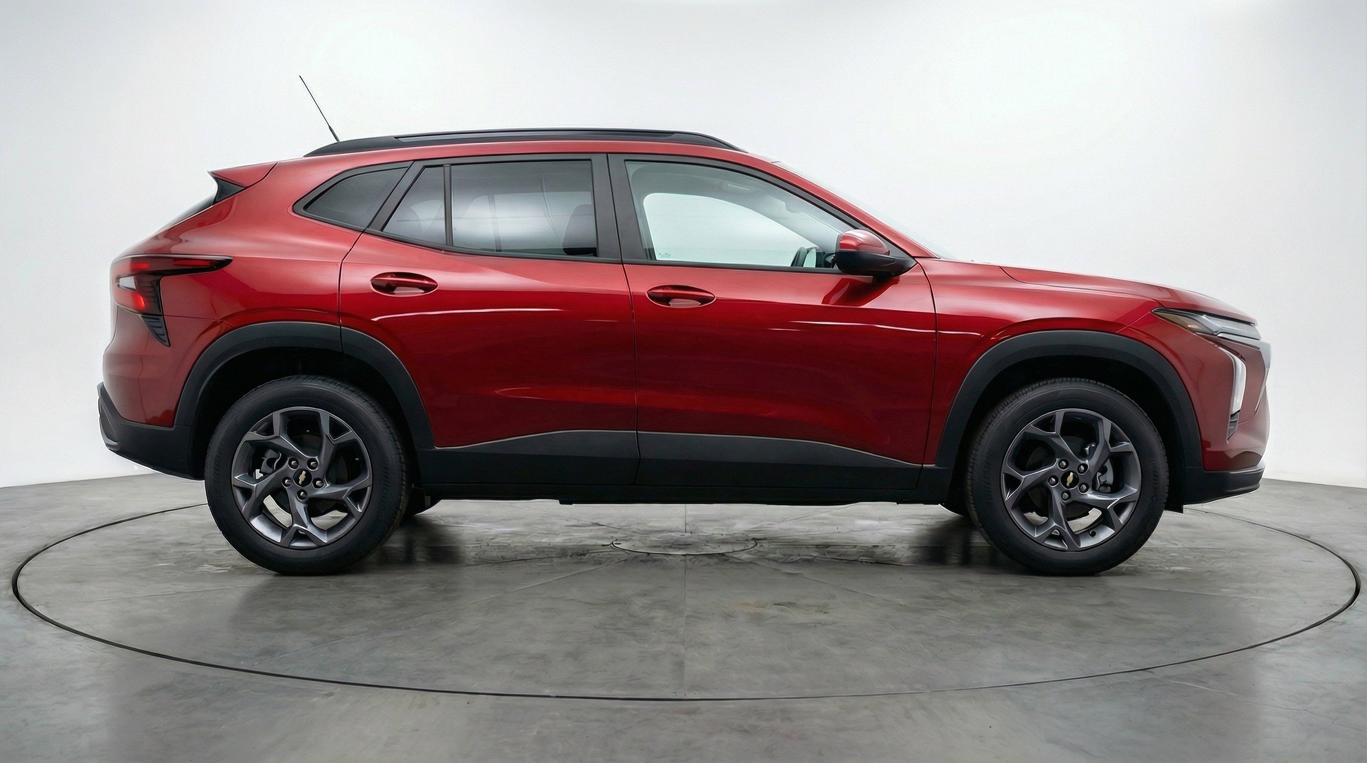 Used 2025 Chevrolet Trax LT FWD image 11