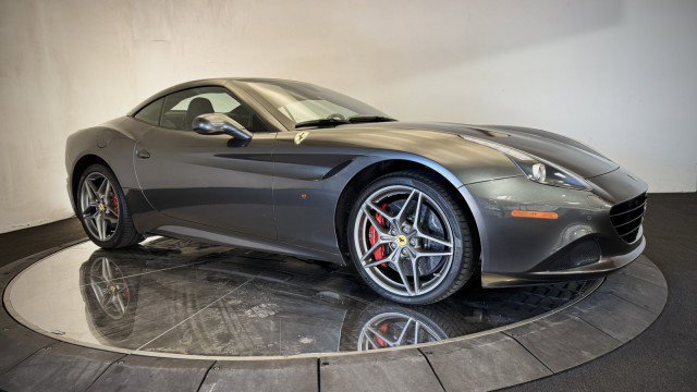 Used 2017 Ferrari California T RWD image 23