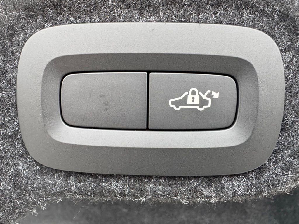 Used 2020 Volvo S60 T5 Momentum image 13