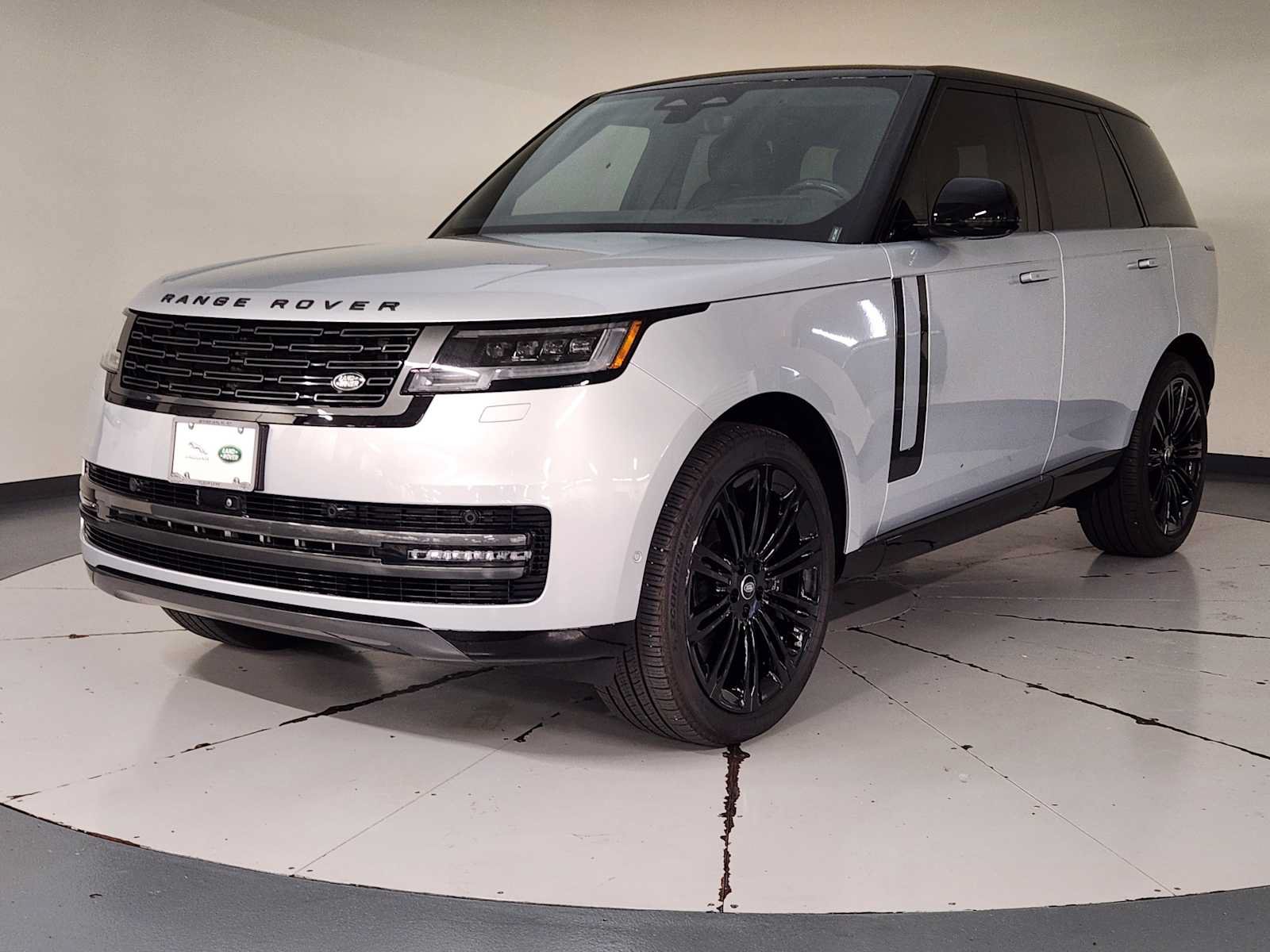 Used 2025 Land Rover Range Rover SE