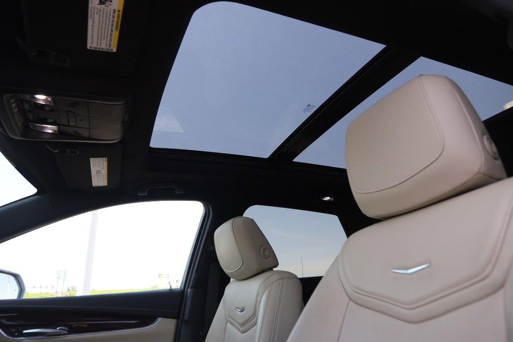 Used 2019 Cadillac XT5 Premium Luxury FWD image 11