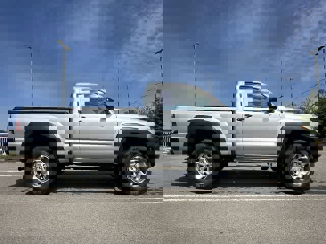 Used 2011 Toyota Tacoma 4x4 Regular Cab image 3