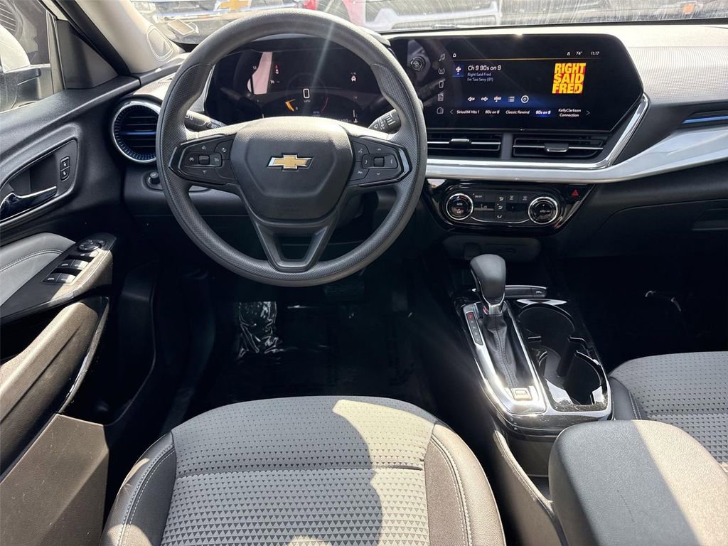 Used 2024 Chevrolet Trax LT image 18