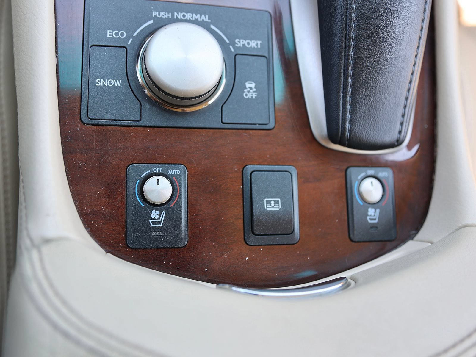 Used 2013 Lexus LS 460 AWD w/ Comfort Pkg image 33