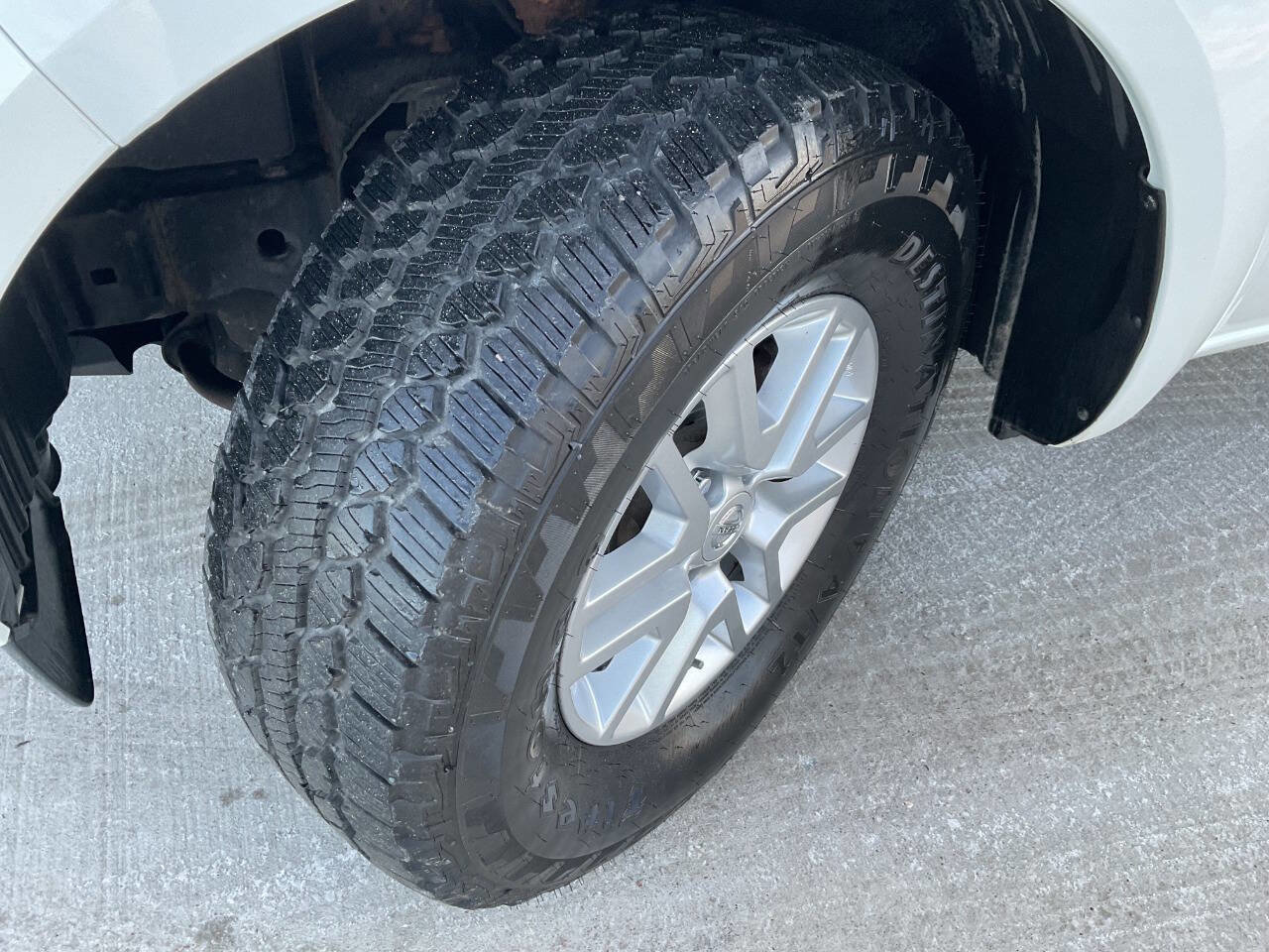 Used 2014 Nissan Frontier SV image 39