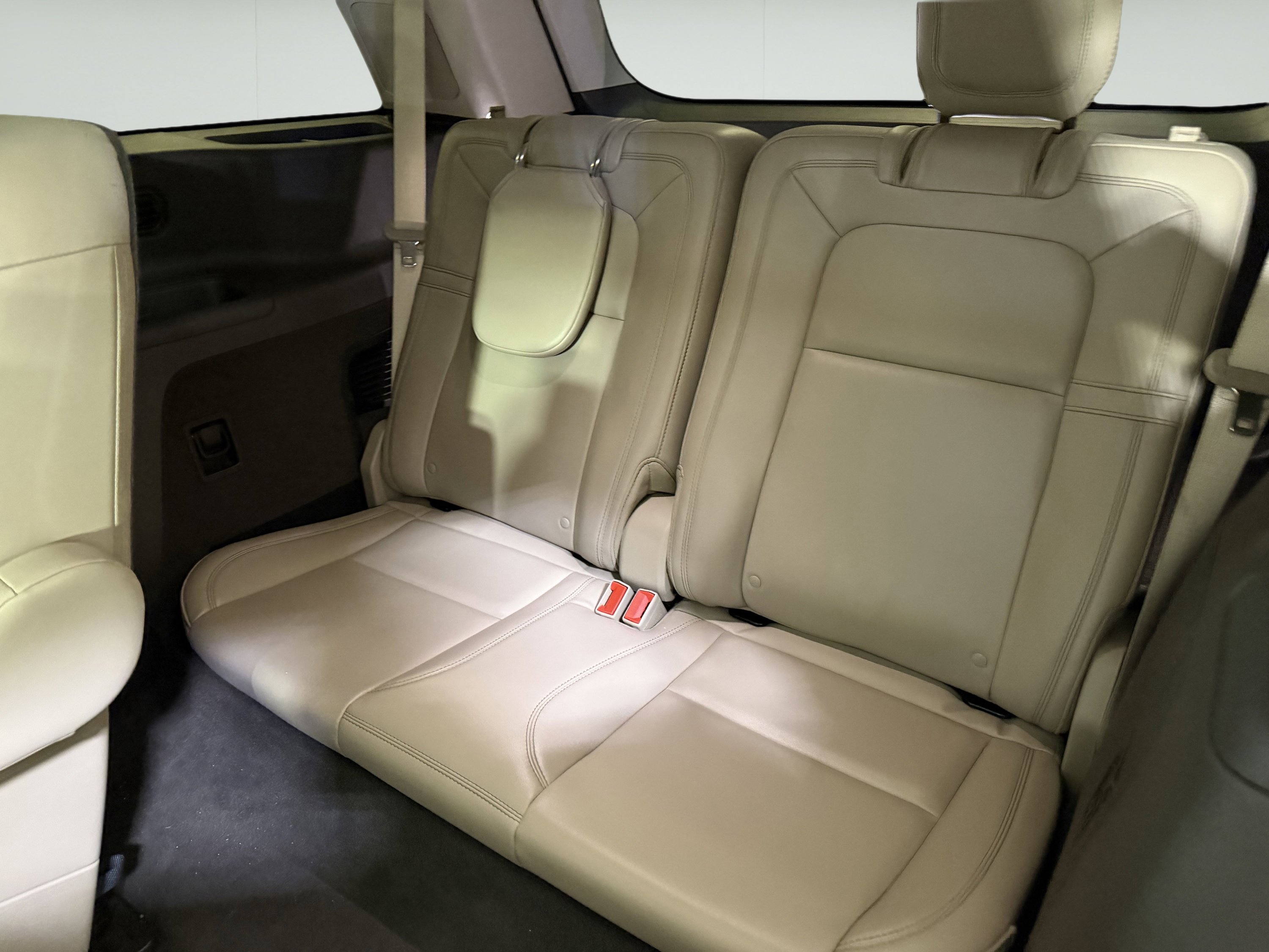Used 2023 Lincoln Aviator Reserve w/ Equipment Group 201A AWD/4WD image 11