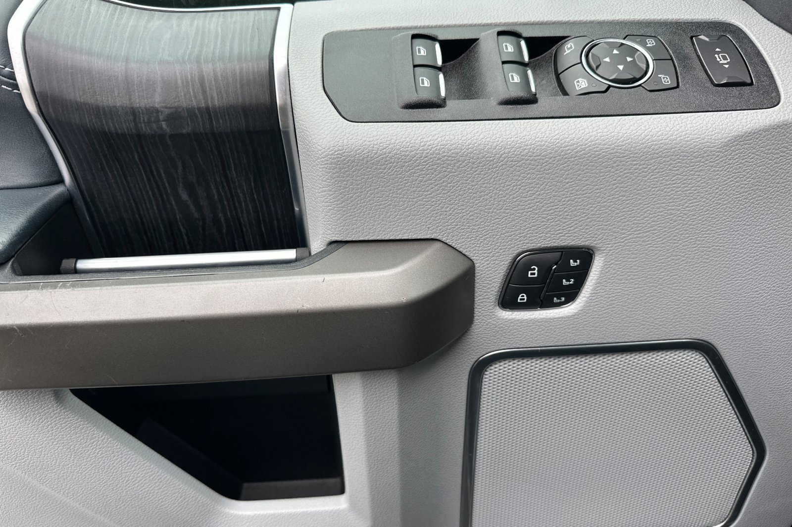 Used 2022 Ford F450 Limited w/ FX4 Off-Road Package image 11