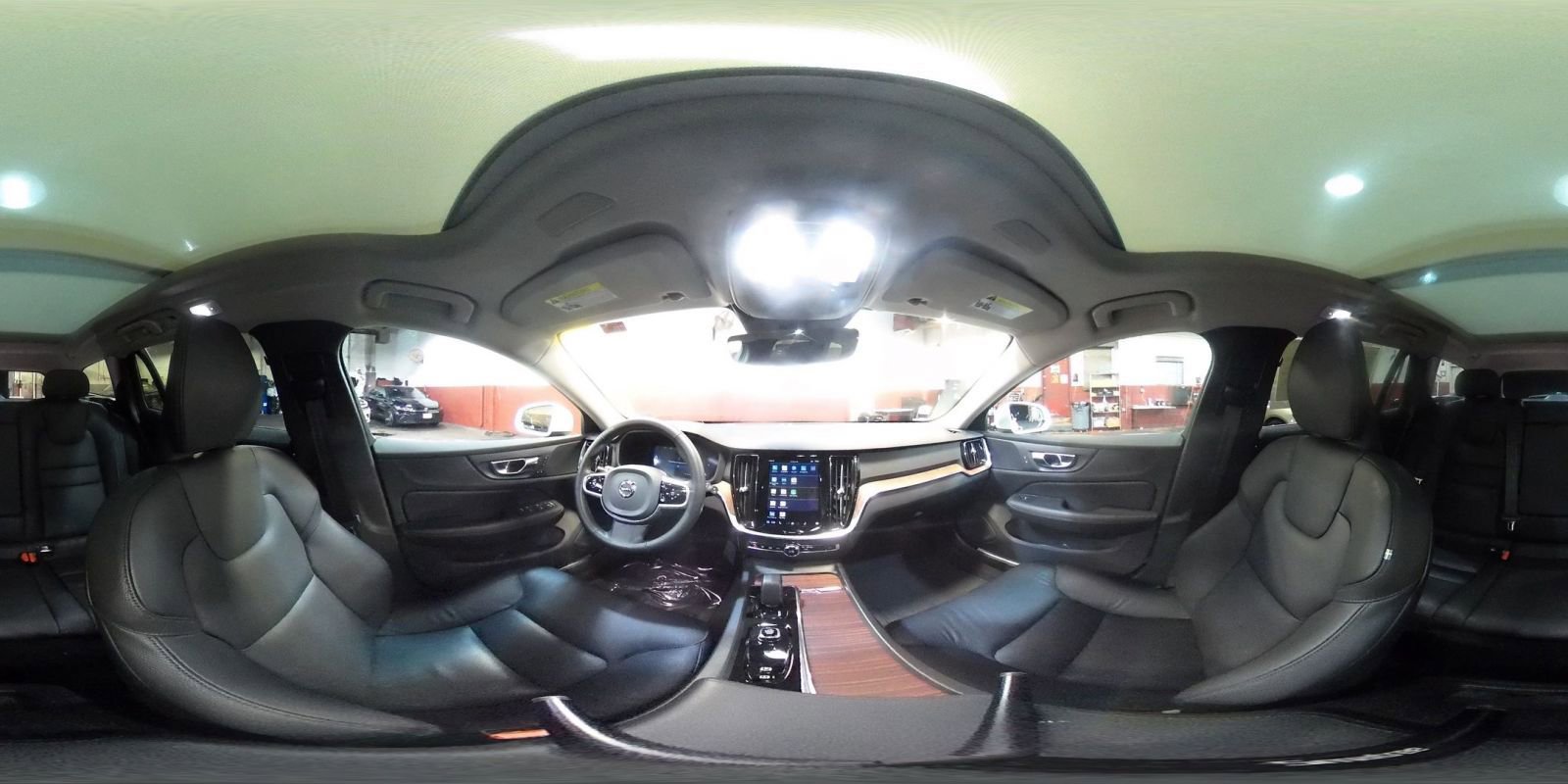 Used 2025 Volvo V60 B5 Cross Country Plus image 43