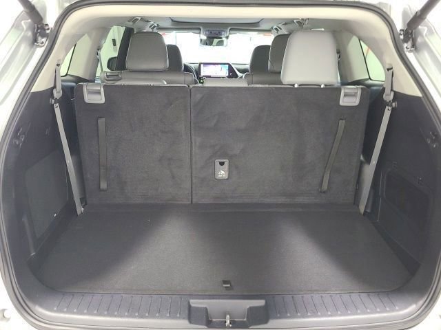 Certified 2024 Toyota Highlander Platinum FWD image 36