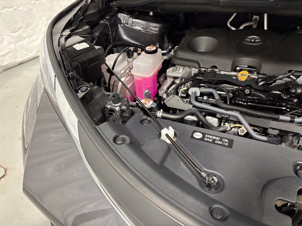 Used 2025 Toyota Sienna XLE AWD/4WD image 71
