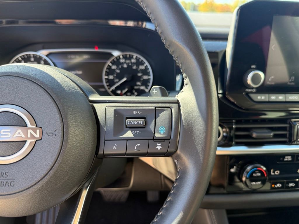 Certified 2024 Nissan Pathfinder SV image 18