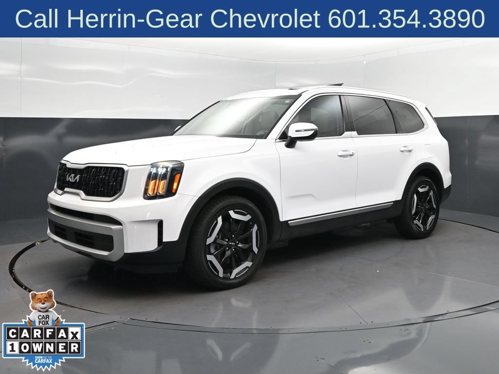 Used 2024 Kia Telluride EX w/ EX Captain's Chair Package FWD image 3