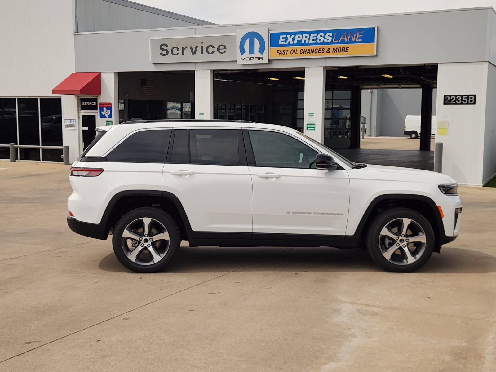 New 2026 Jeep Grand Cherokee Limited RWD image 7