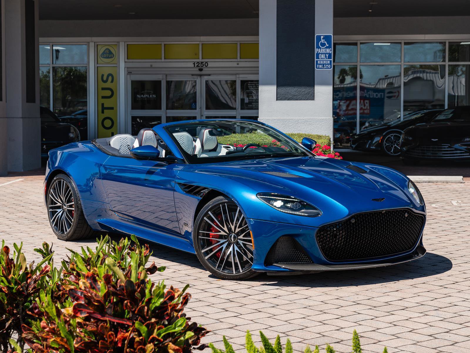 Used 2022 Aston Martin DBS Superleggera Volante image 3