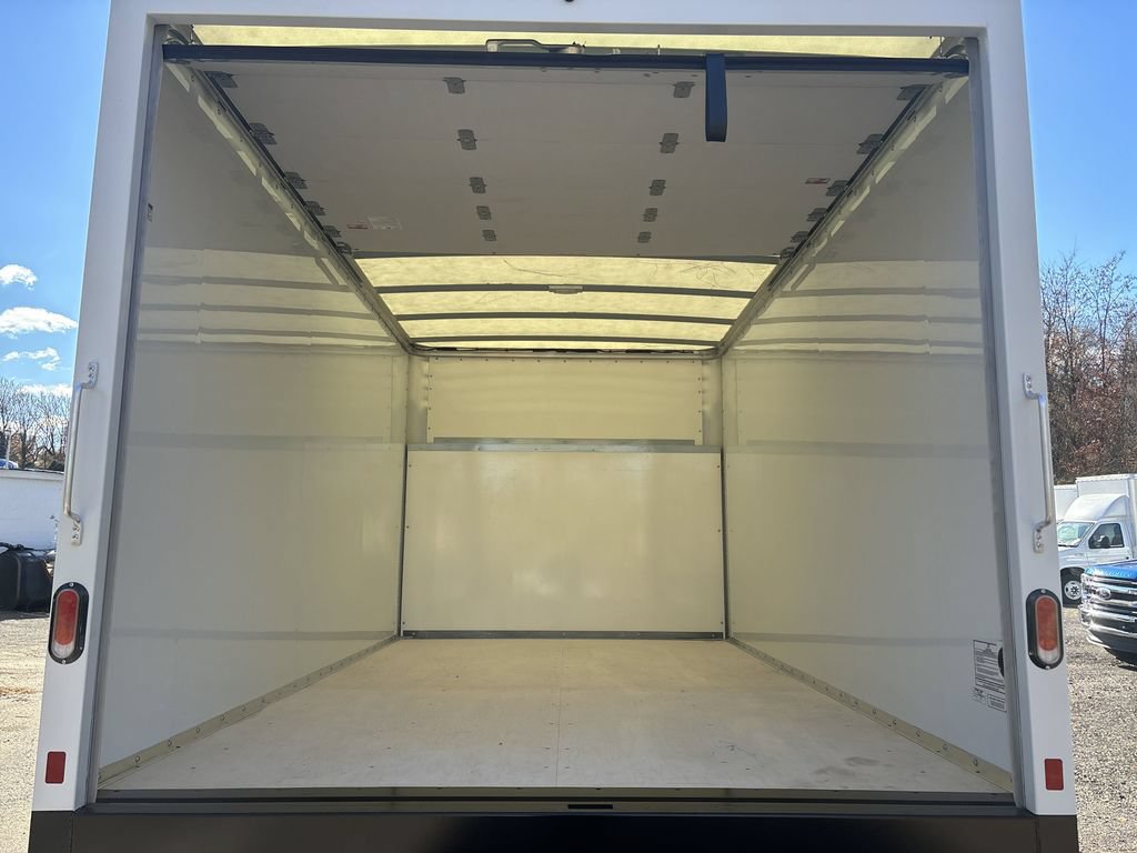 New 2024 Ford E-450 and Econoline 450 Super Duty w/ Power Windows & Locks Group RWD image 32