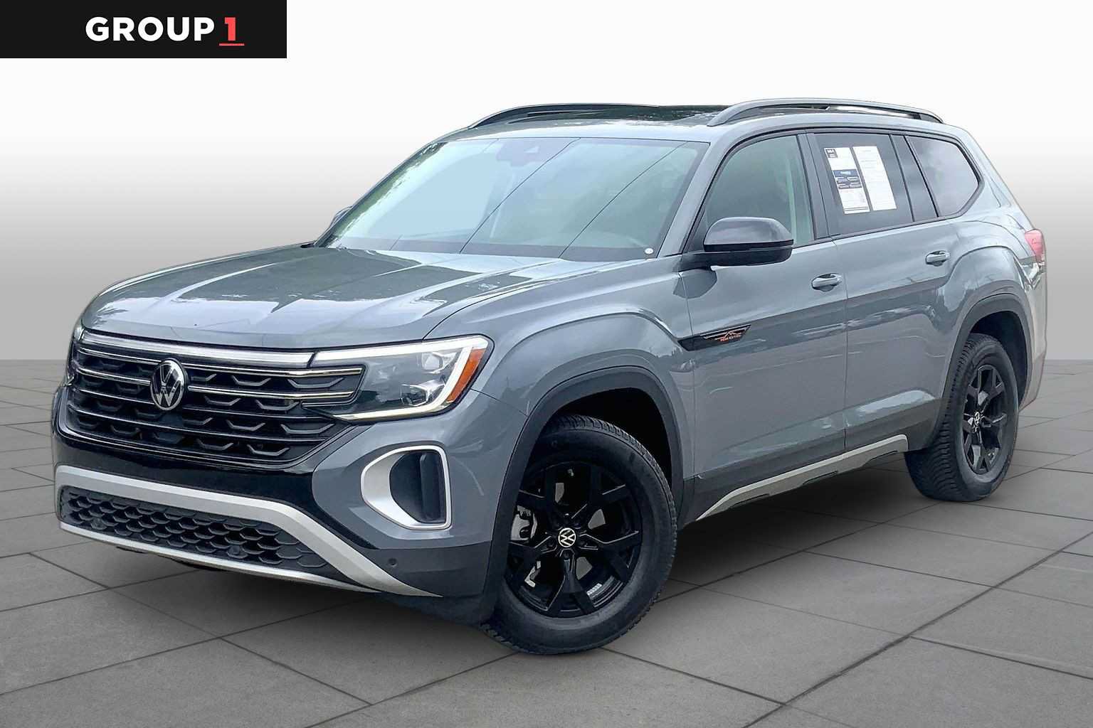Used 2024 Volkswagen Atlas Peak Edition SE AWD/4WD image 1