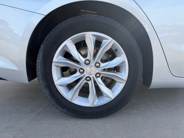 Used 2019 Chevrolet Malibu LT image 9