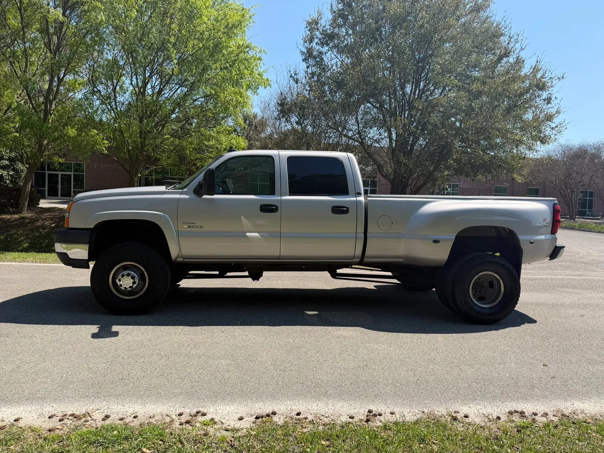 Used 2006 Chevrolet Silverado 3500 LT w/ Heavy-Duty Power Package AWD/4WD image 5