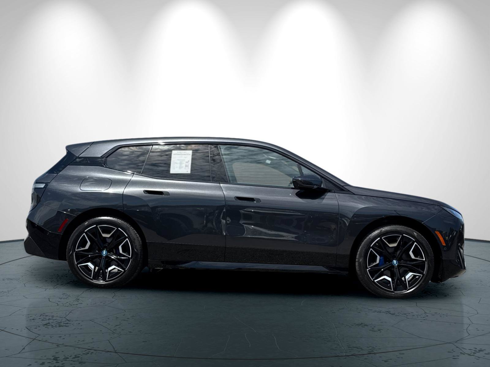 Used 2024 BMW iX xDrive50 w/ Sport Package AWD/4WD image 3
