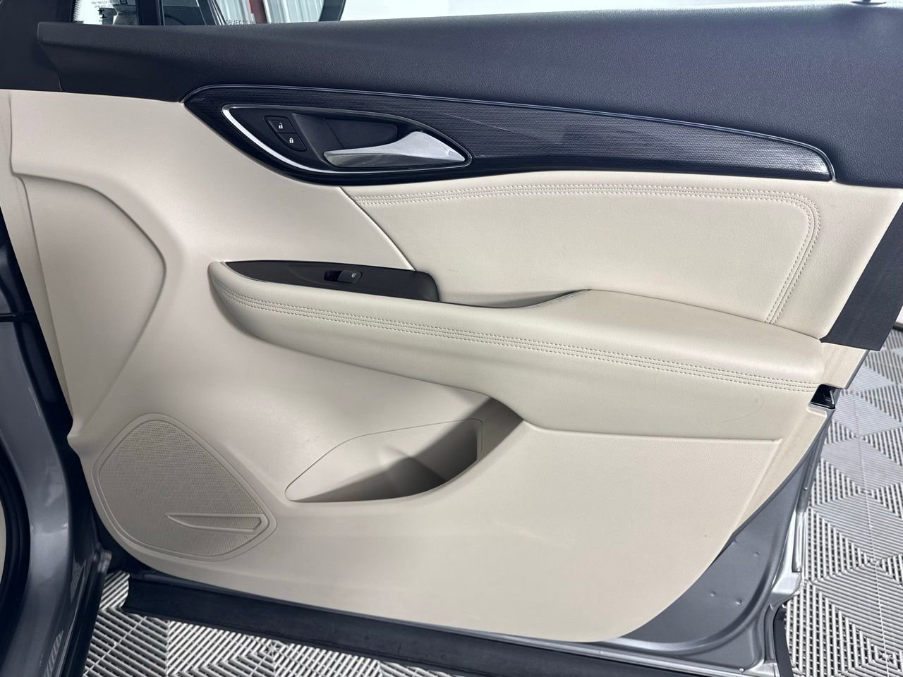 Used 2023 Buick Envision Preferred FWD image 28