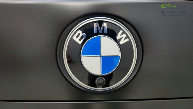 Used 2023 BMW 740i w/ Parking Assistance Package RWD image 31