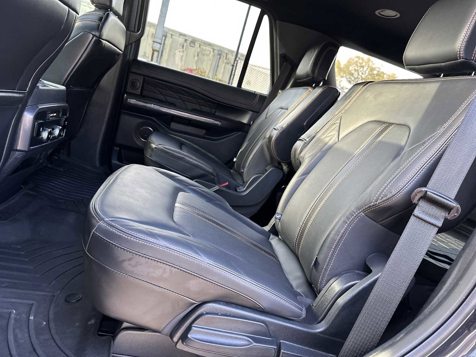 Used 2022 Ford Expedition Platinum image 22