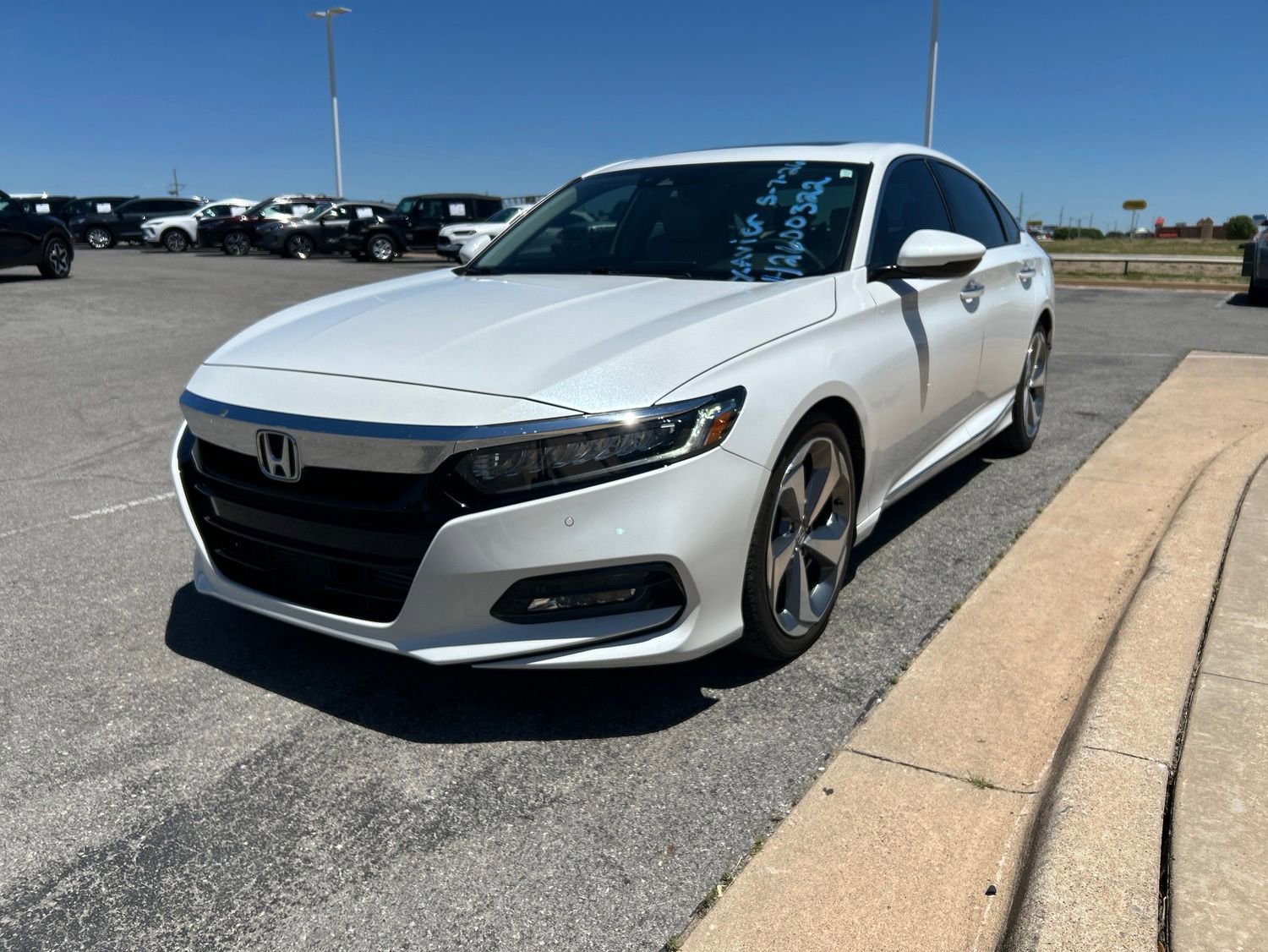 Used 2019 Honda Accord Touring image 1