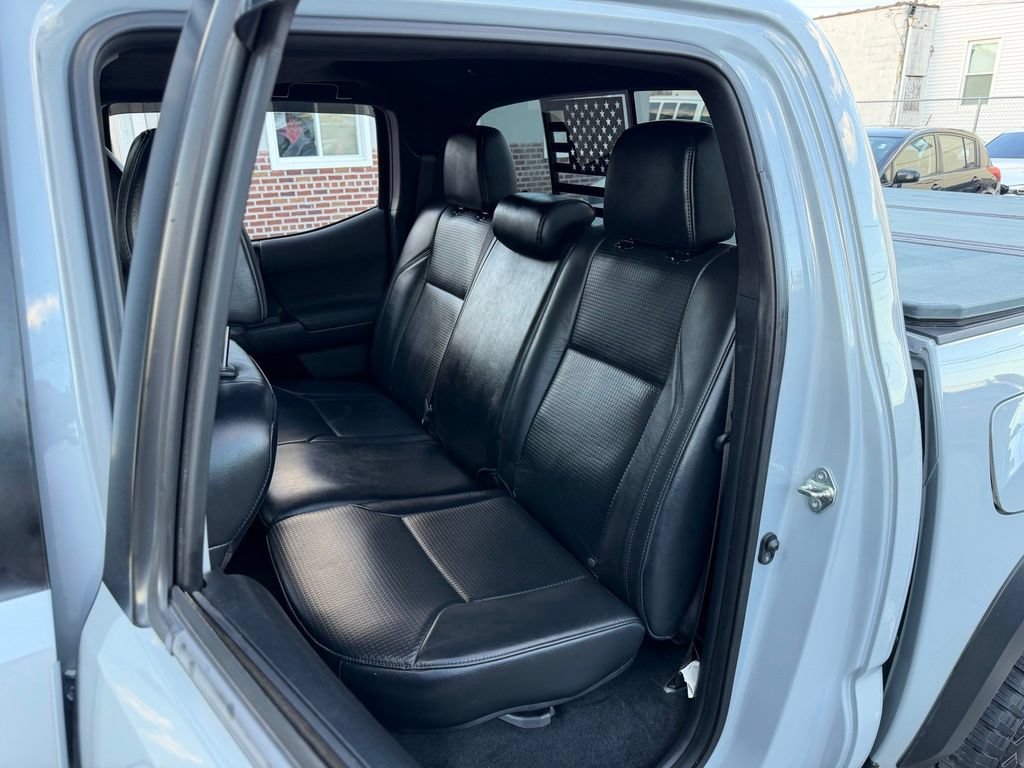 Used 2018 Toyota Tacoma TRD Off-Road AWD/4WD image 13