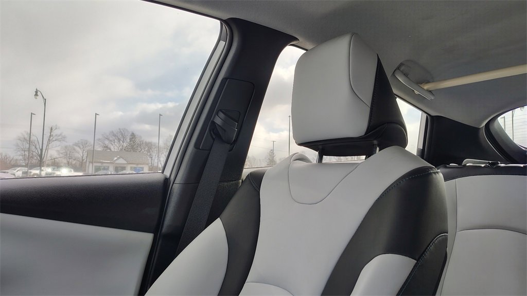 Used 2020 Toyota Prius XLE image 23