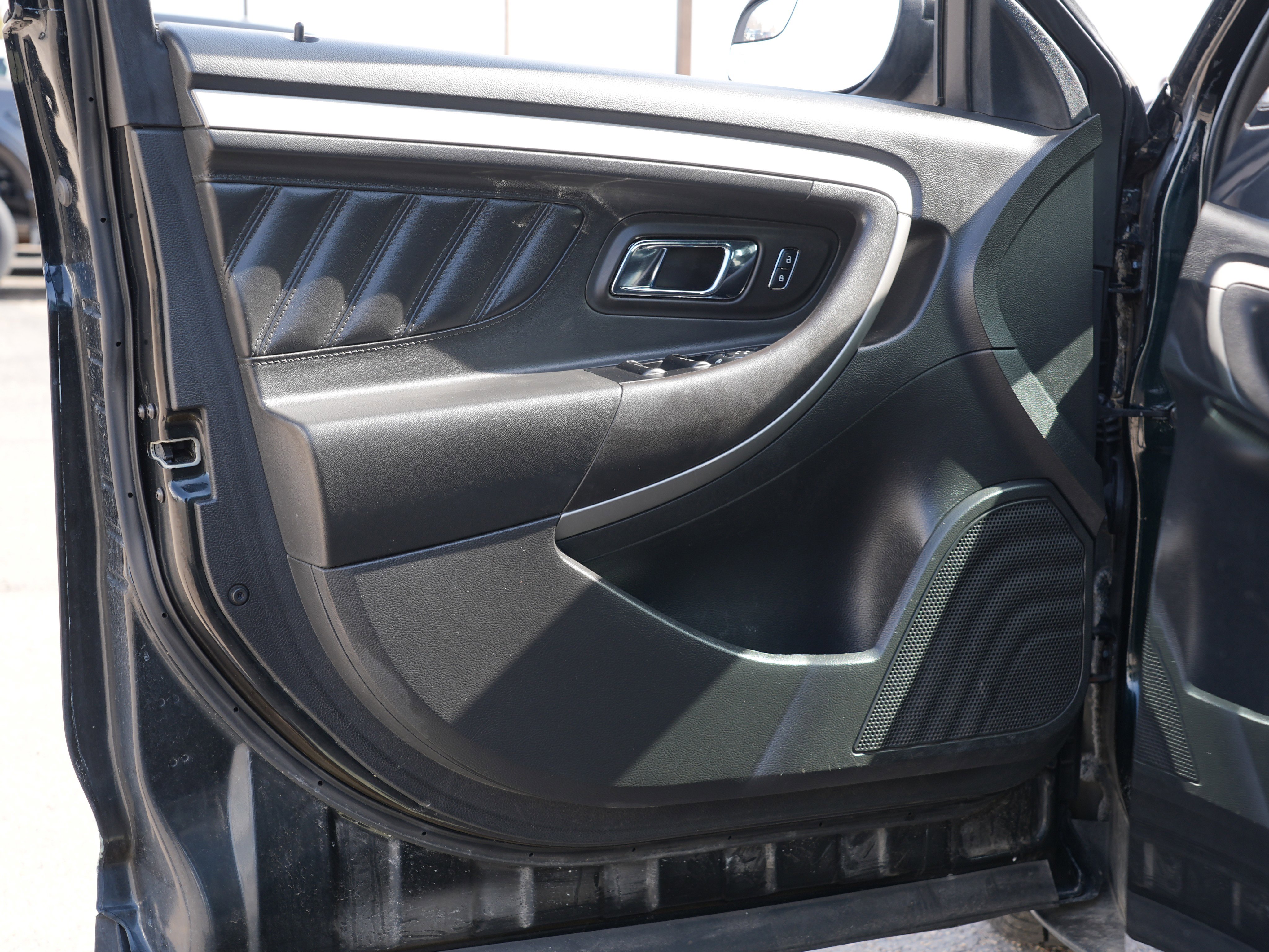 Used 2015 Ford Taurus SEL w/ Equipment Group 201A image 16