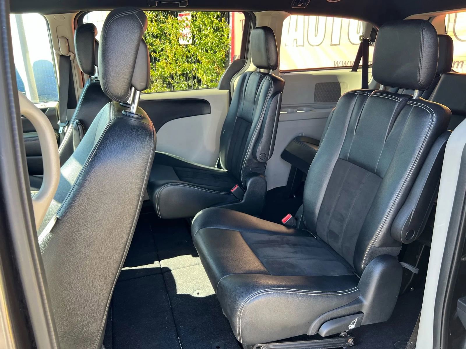 Used 2019 Dodge Grand Caravan SXT image 8