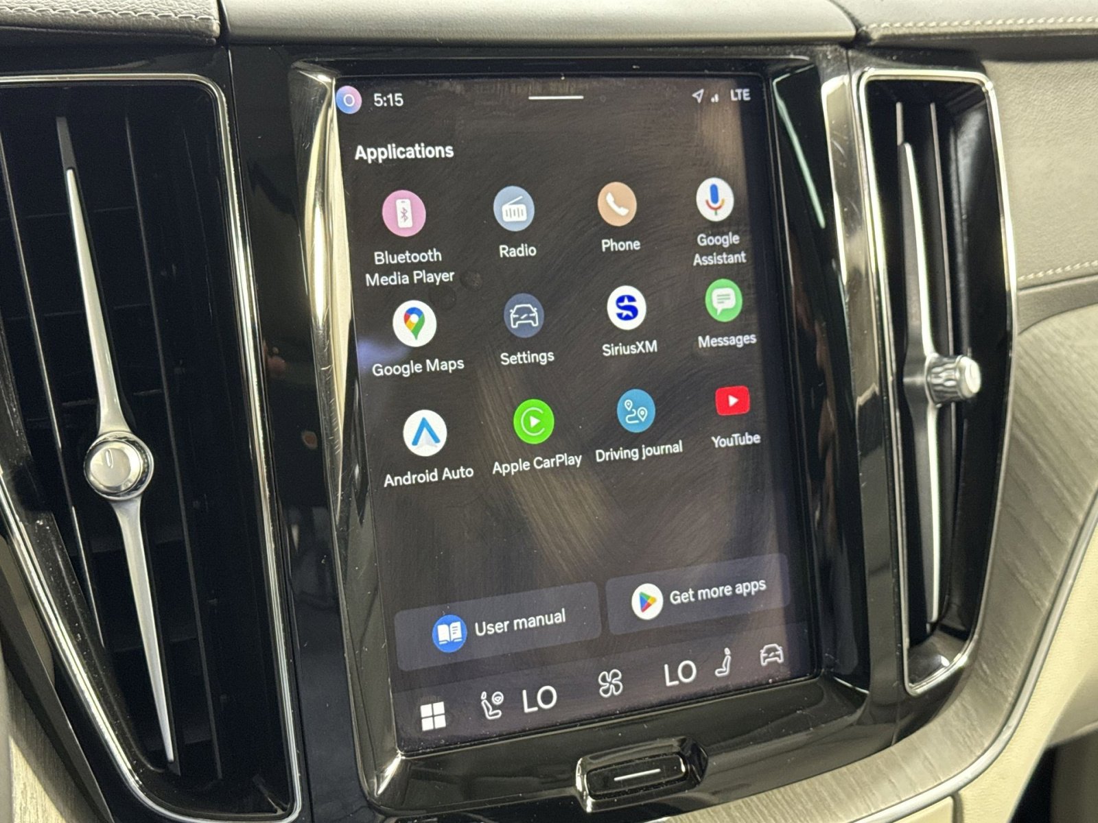 Used 2023 Volvo XC60 B6 Ultimate w/ Protection Package Premier image 22