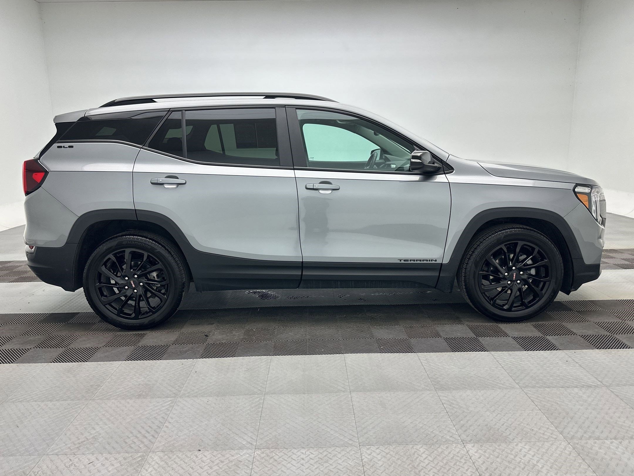 Certified 2024 GMC Terrain SLE w/ Driver Convenience Package FWD image 8