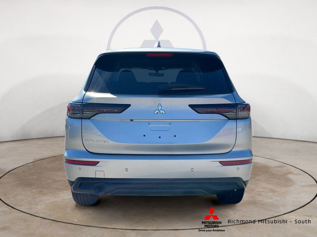 New 2026 Mitsubishi Outlander ES image 4