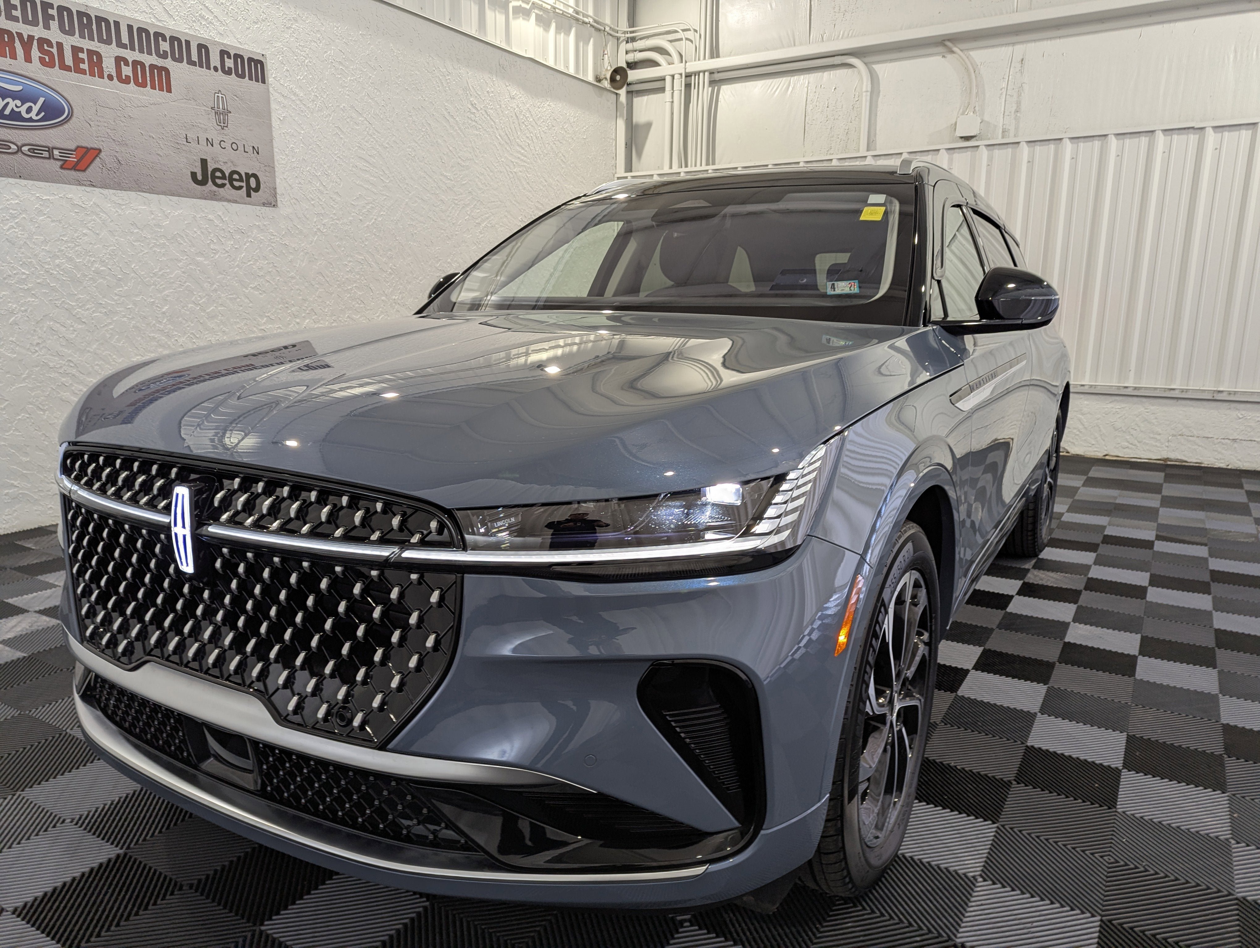 Used 2025 Lincoln Nautilus Reserve AWD/4WD image 3