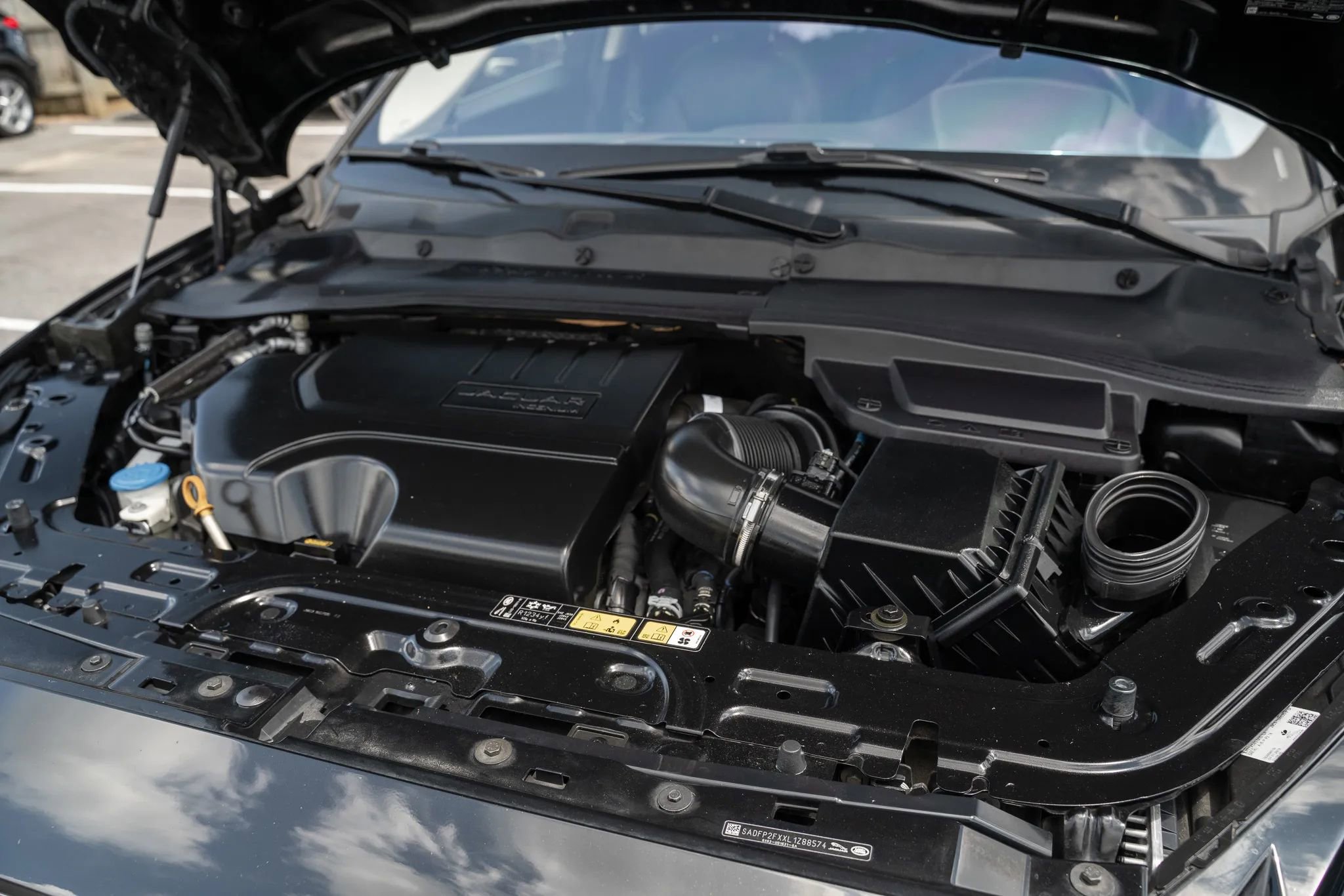 Used 2020 Jaguar E-PACE SE image 35