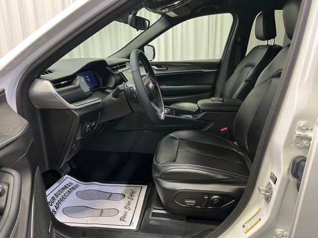 Used 2024 Jeep Grand Cherokee Limited w/ Black Appearance Package image 4