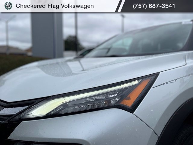 Used 2024 Nissan Rogue S AWD/4WD image 12