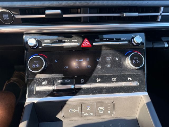 Used 2025 Hyundai Santa Fe SEL FWD image 11