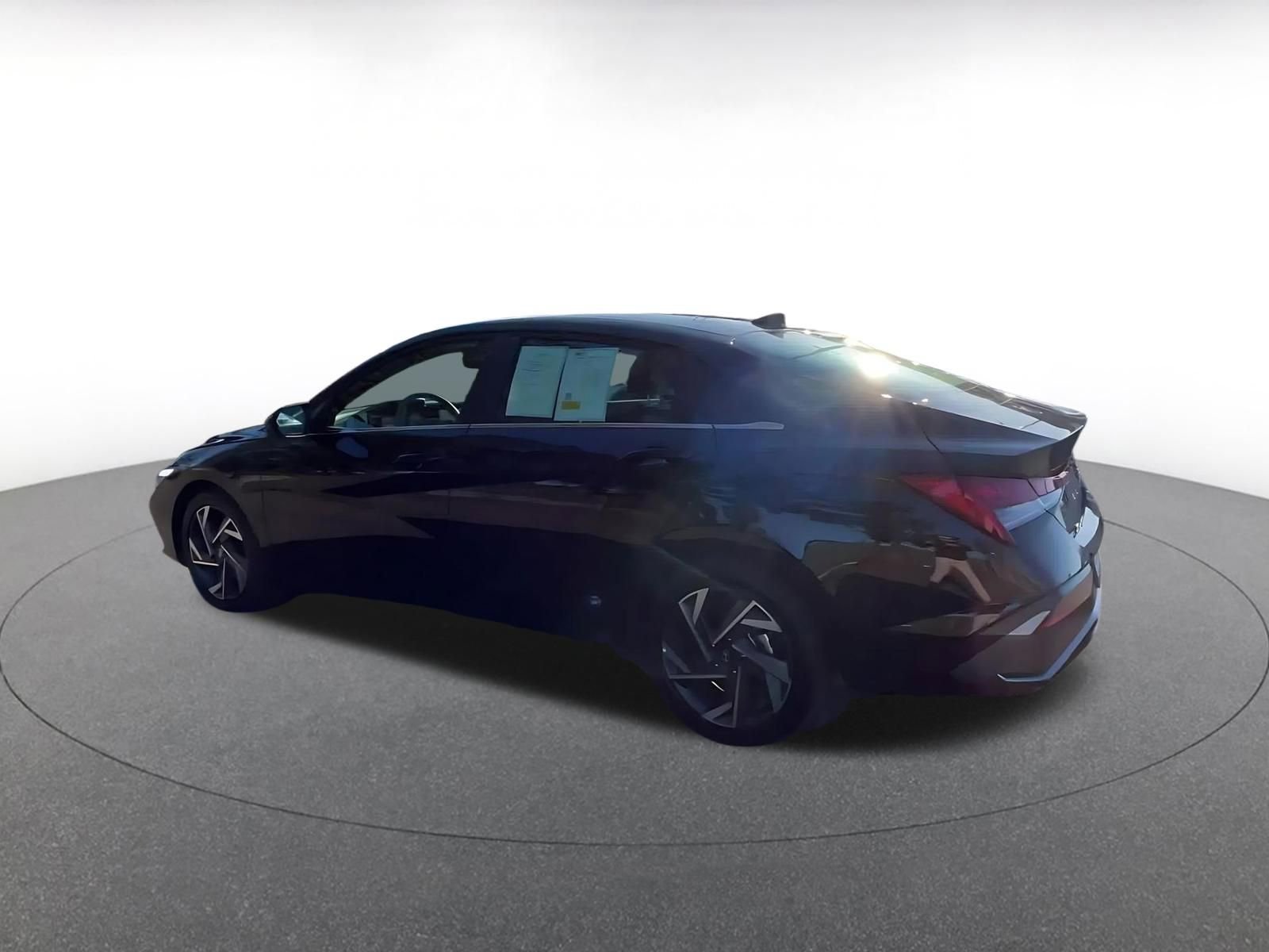 Used 2025 Hyundai Elantra SEL FWD image 8